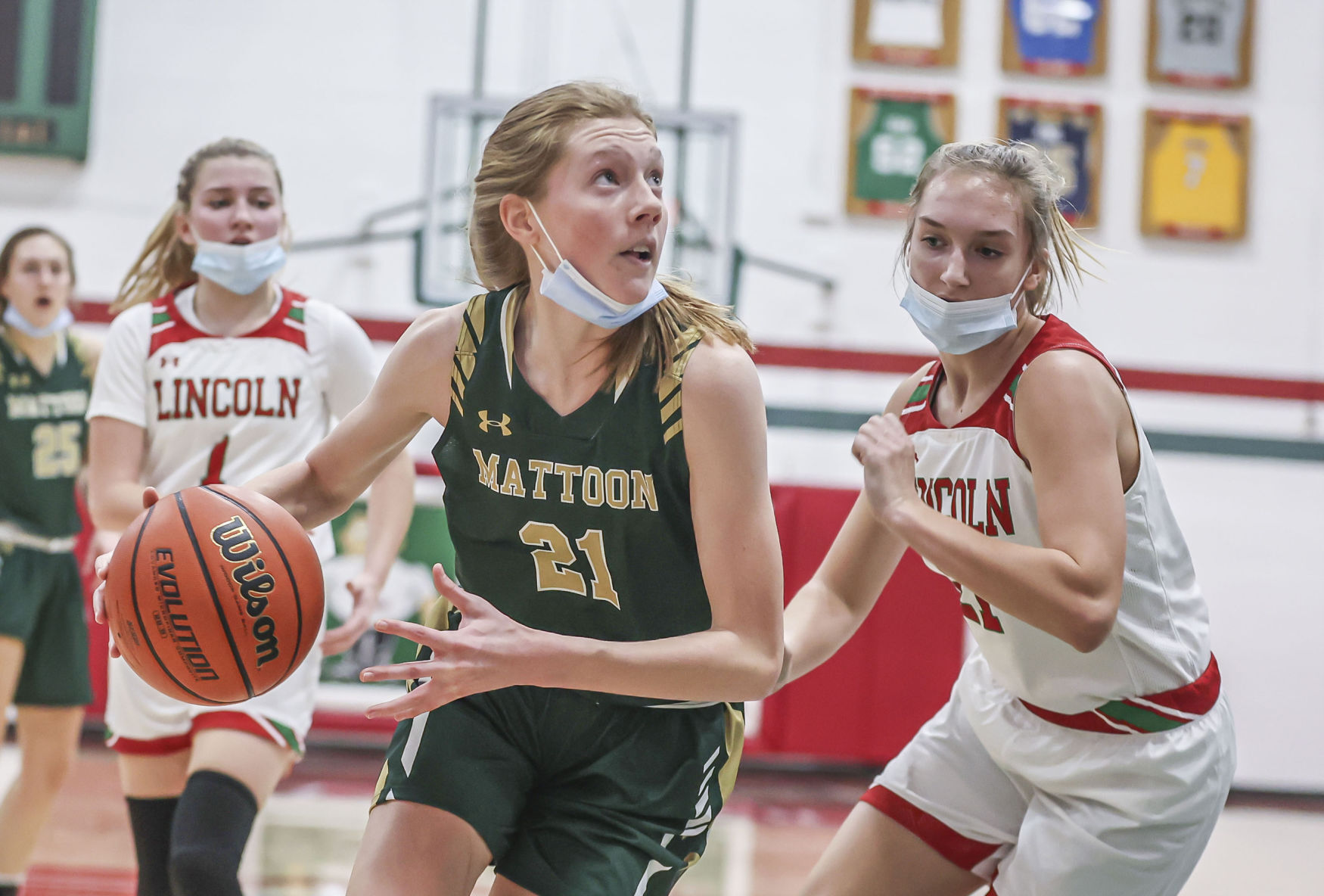 Mattoon girls at Lincoln 10 011422.JPG